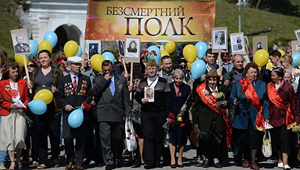 В Киеве в шествии "Бессмертного полка" участует тысяча человек