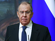 Лаврову подарили вазу «для виски»