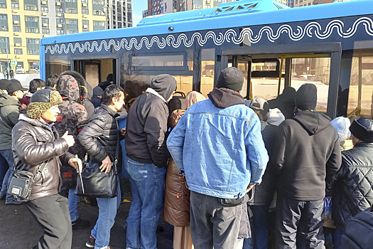 Между паспортом и депортацией: новая миграционная политика оставила сотни тысяч детей мигрантов без образования