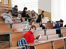 Батон для Ленина и «молитва филолога». Как студенты привлекали удачу