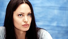 Анджелину Джоли проверили на наркотики