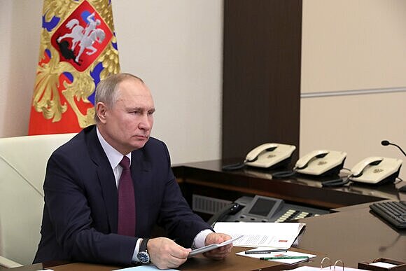 Путин потребовал от прокуратуры жестко пресекать коррупцию