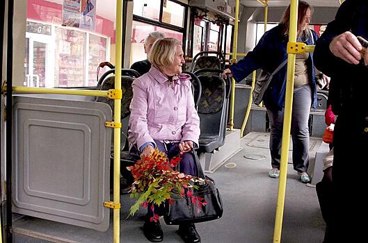 Челябинские автобусы ездят по городу с песнями Победы