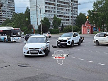 Легковые автомобили столкнулись на перекрестке в Кемерове