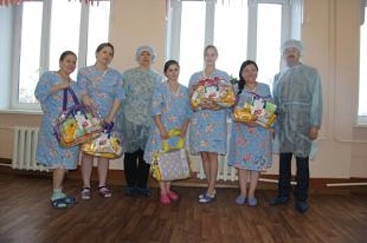 Каждый новорожденный получит подарок в честь юбилея Челябинской области