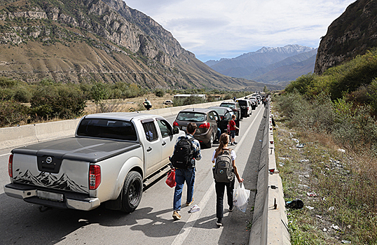 На КПП «Верхний Ларс» снова образовались автомобильные пробки