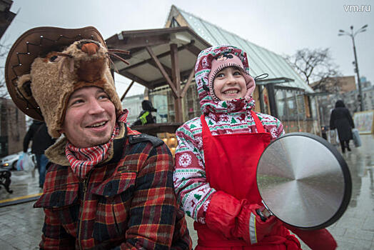 Москвичи провожают зиму в последний день Масленицы