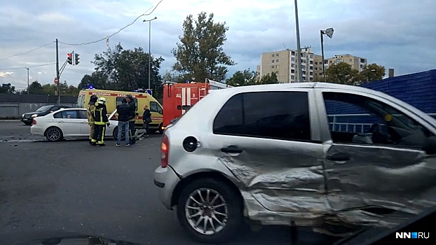 Из-за аварии при выезде на метромост образовался крупный затор