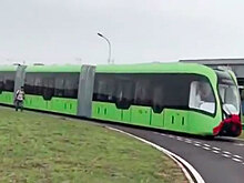 В Китае показали первый в мире безрельсовый поезд на батарейках