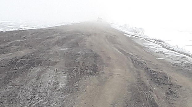 Водитель: В Озинском районе не чистят обледенелую трассу