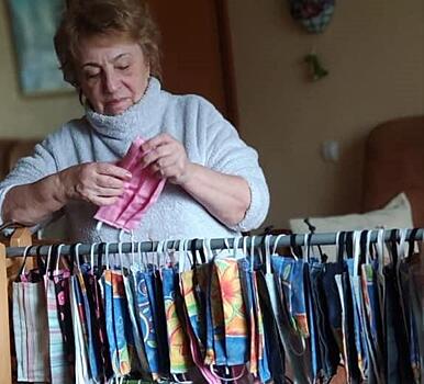 Участница "Московского долголетия" из Куркина бесплатно раздала почти 300 масок