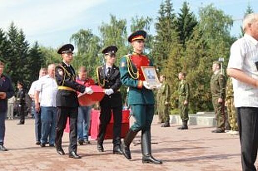 На родную землю. На Алтае родственникам передали останки трех воинов