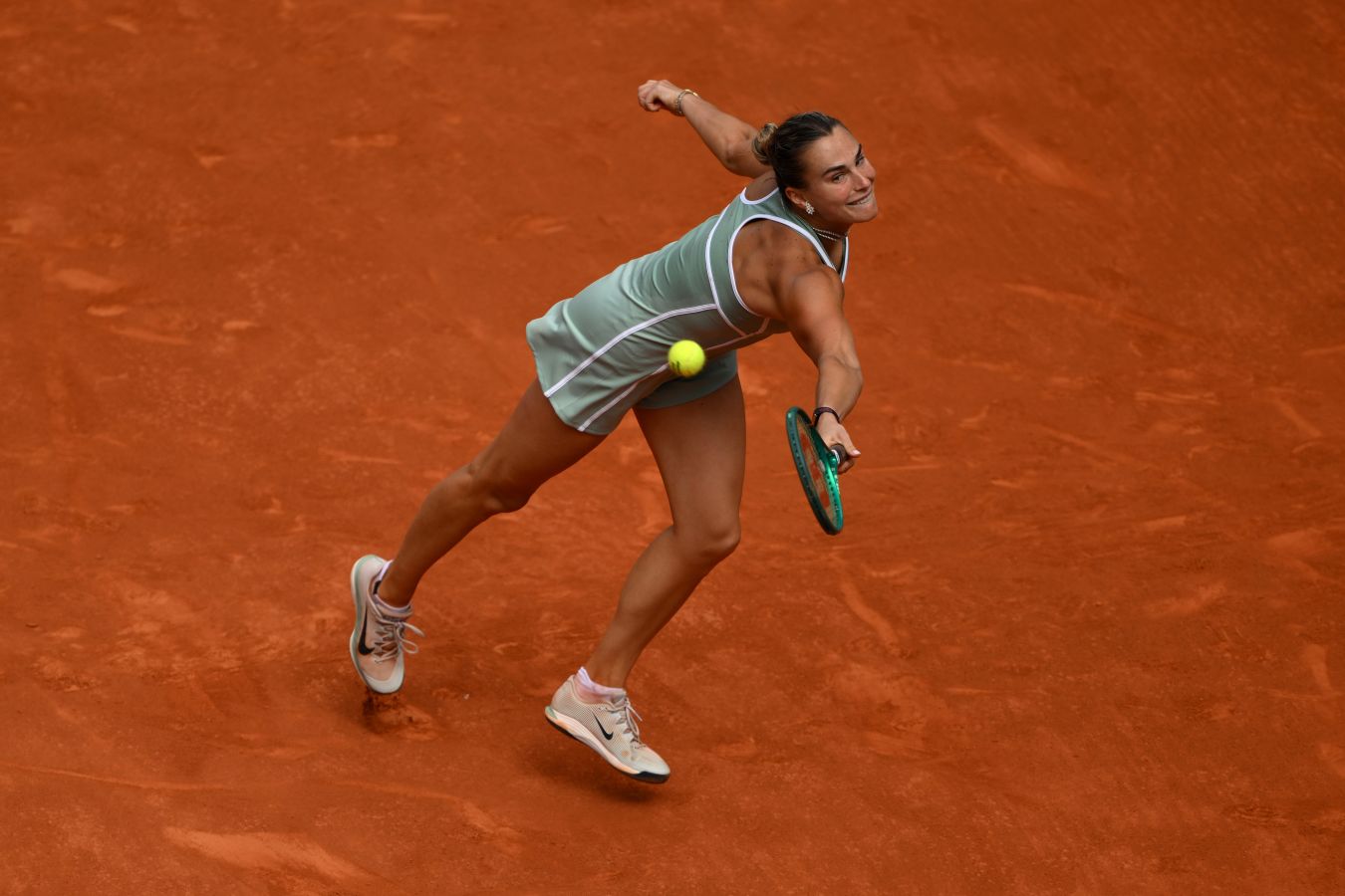 Собаленко обыграла Кристиана в двух сетах и ​​вышла в четвёртый раунд тысячного тура в Мадриде