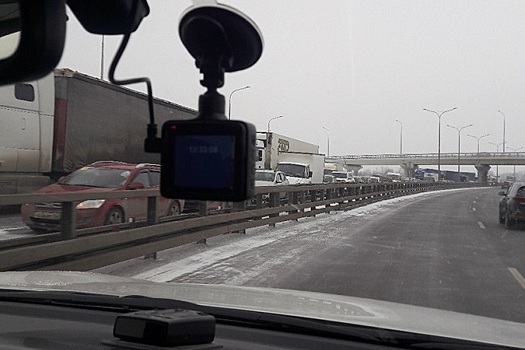 Гигантская пробка сковала Борский мост из-за массовой аварии (ФОТО)