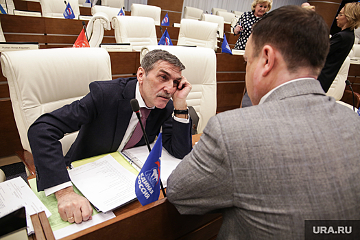 Депутаты пермского заксобрания начали заседание с минуты молчания
