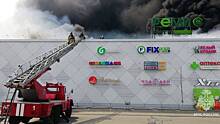 В Хабаровске произошел крупный пожар в торговом центре