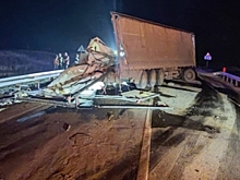 Пять грузовиков и легковушка столкнулись на трассе в Волгоградской области