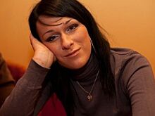 Соседи рассказали о криках из квартиры Новоселовой перед ее гибелью