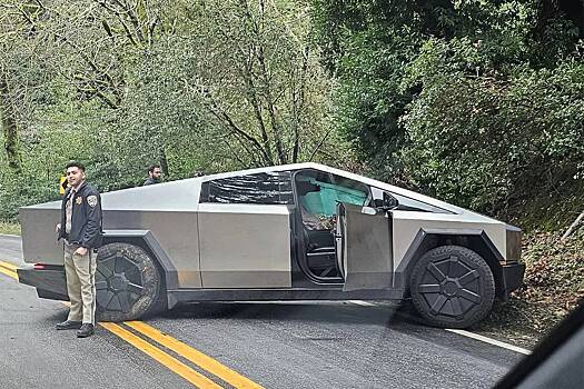 Стало известно о первом ДТП с участием Tesla Cybertruck