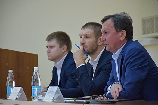 Депутат Госдумы Дмитрий Пирог рассказал выселковцам о земском тренере