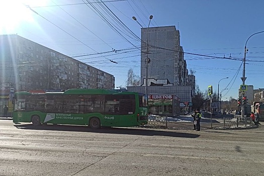 В Екатеринбурге автобус сбил 16-летнего подростка на «зебре»