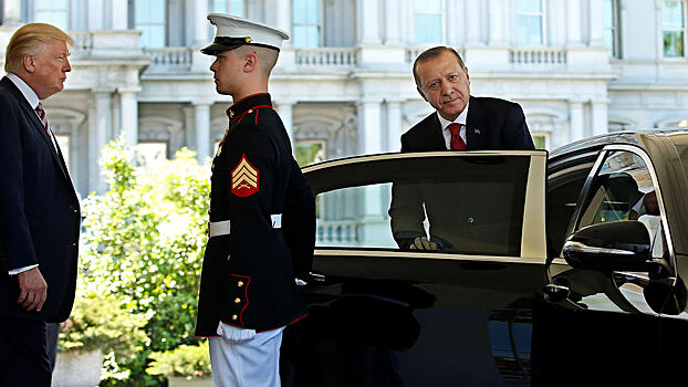 Нож в спину: Турция закроет американские базы
