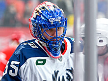 «Личных претензий нет, я где‑то посмеялся». Хоккеист СКА Кузнецов — о «птичке» вратаря «Торпедо» Кульбакова