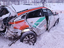 В Казани автомобиль столкнулся с пассажирским поездом на переезде