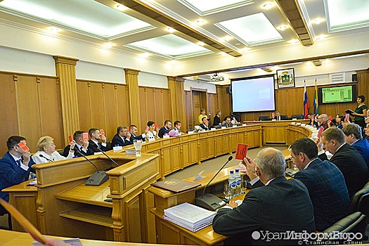 Екатеринбургские депутаты лишили своего коллегу мандата