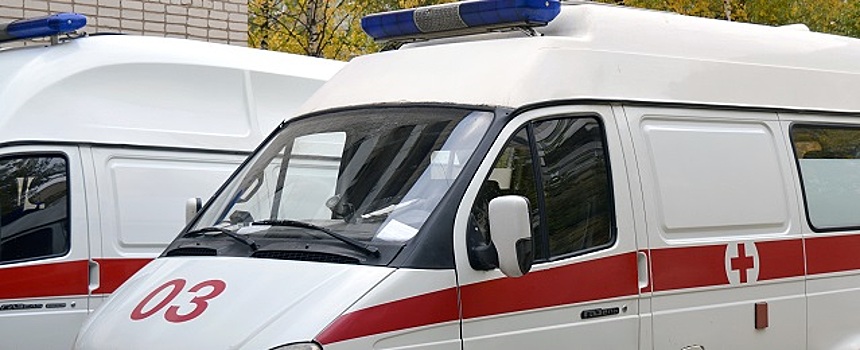 В Саратове четырехлетнюю девочку доставили в больницу после падения из окна в кафе