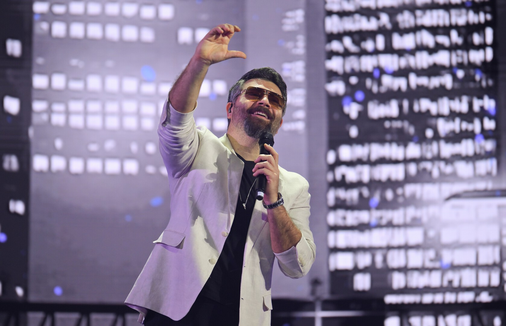 Чумакова раскритиковали в Сети за танцы с поклонницей