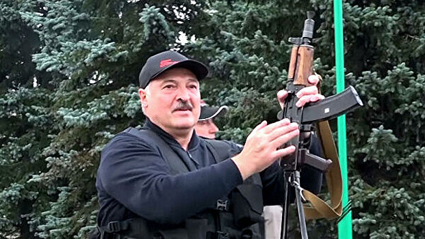 Лукашенко объяснил, почему дал сыну Коле автомат в руки