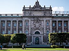 Парламент Швеции проголосовал против вотума недоверия главе минобороны