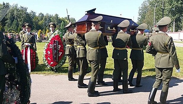Посла России в Судане с почестями похоронили в Минске