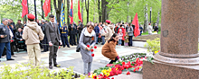 В Пущине отметили День Победы возложением цветов, стихами с полевой кухней
