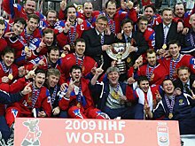 Золотую медаль ЧМ-2009 продали за 9,225 млн рублей на аукционе. Экс-менеджер сборной России Попов говорил, что хочет помочь семье сына, погибшего на СВО