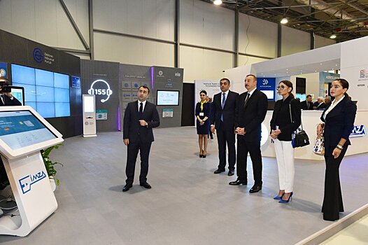 Президент Алиев и его супруга - на выставке Bakutel 2017