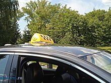В Пензе таксист спешил к клиентам и стал виновником серьезного ДТП