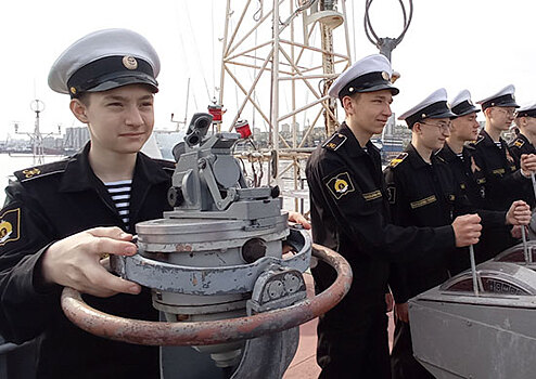 Воспитанники Нахимовского военно-морского училища во Владивостоке завершили морскую практику