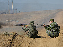 Мотострелки 201-й военной базы проводят занятия по огневой подготовке