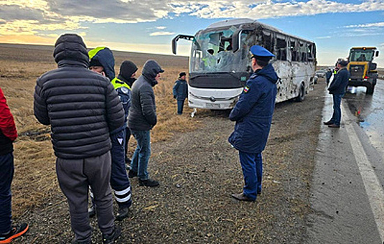 На Урале пострадали трое пассажиров опрокинувшегося автобуса