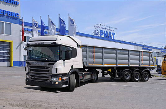Компания «РИАТ» представила свой первый полуприцеп-самосвал
