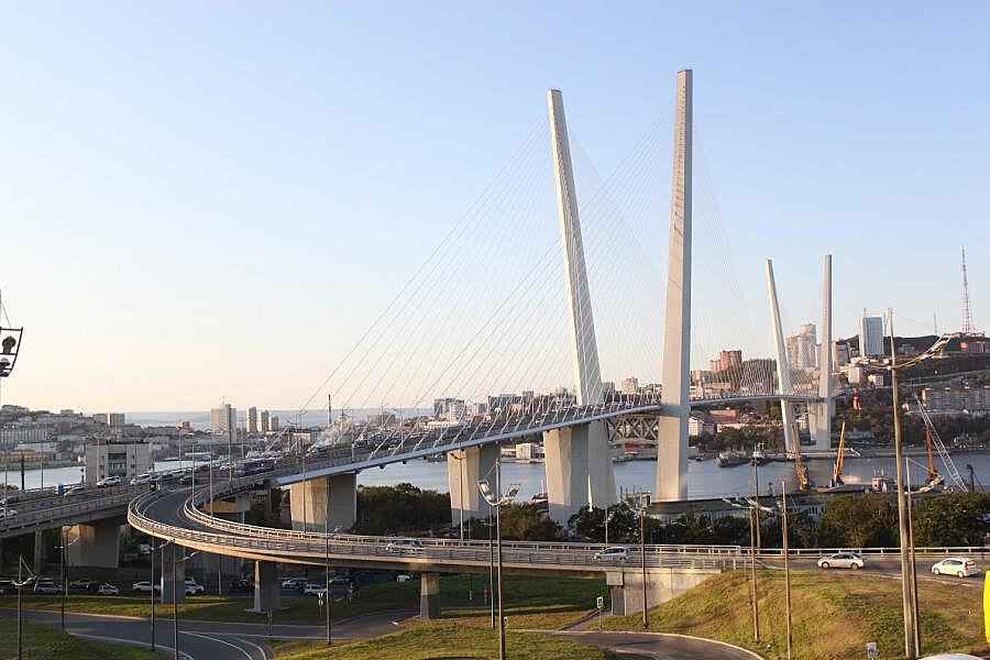 Во Владивостоке на Золотом мосту временно ограничат движение