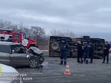 Ребенок и водитель пострадали в ДТП со школьным автобусом в Приморье