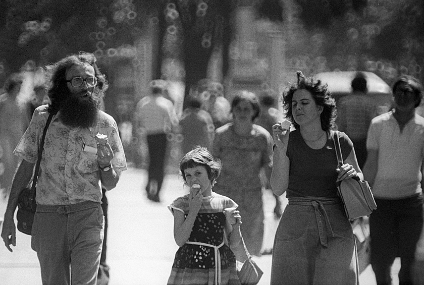Преподаватель английского языка Киевского государственного университета Энди Роджерс с женой Линдой и дочерью Кэрри, 1979 год