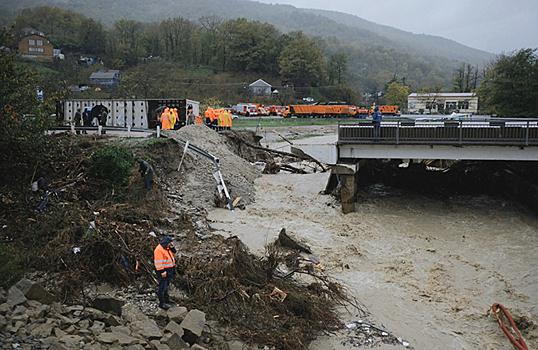 «Построили дом с нуля — ничего не осталось». Из-за наводнения в Краснодарском крае многие остались без жилья