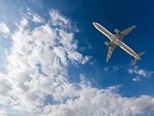 Пассажирский самолет с россиянами на борту вернулся в аэропорт из-за поломки