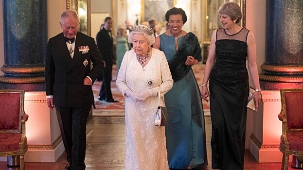 Королева Великобритании обделила наградами героев пожара в Grenfell Tower