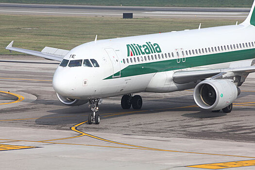 Alitalia разрешила пользоваться мобильными во время полета