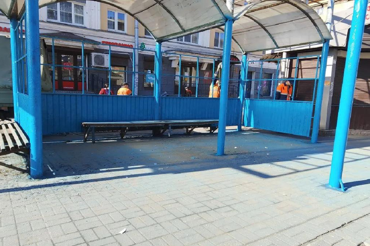 В Пскове привели в порядок остановку на Октябрьском проспекте